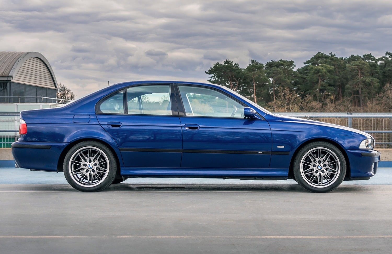 bmw-m5e39-3