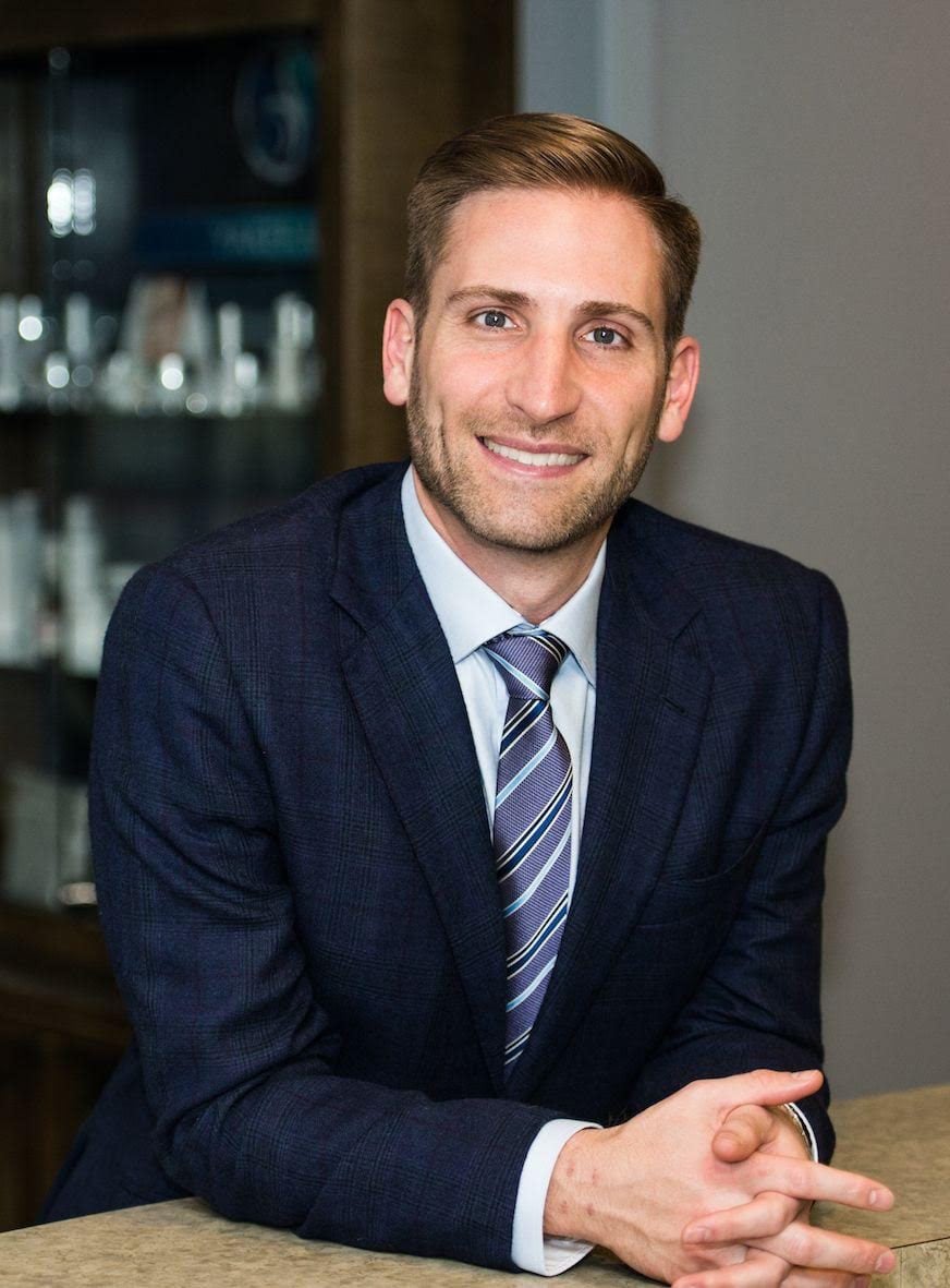 dr-yaker-hair-surgeon